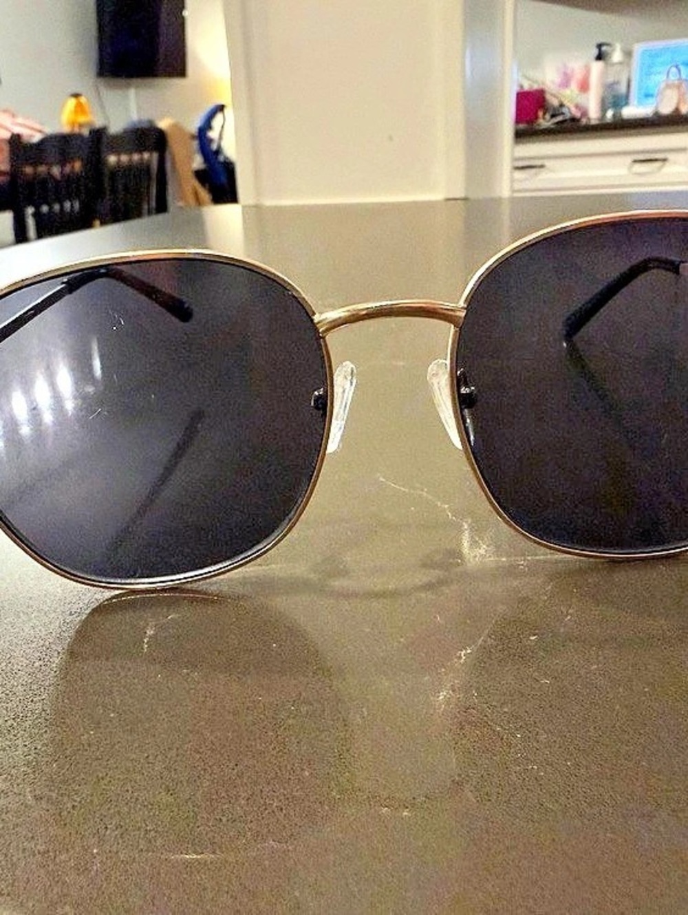 Quay Jezabell Sunglasses Black & Gold
